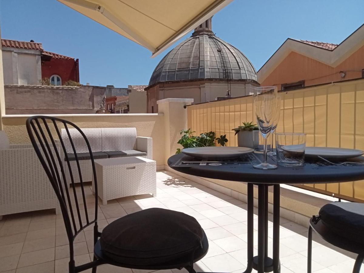Luxury Suite La Terrazza In Pieno Centro In Cagliari Bagian luar foto
