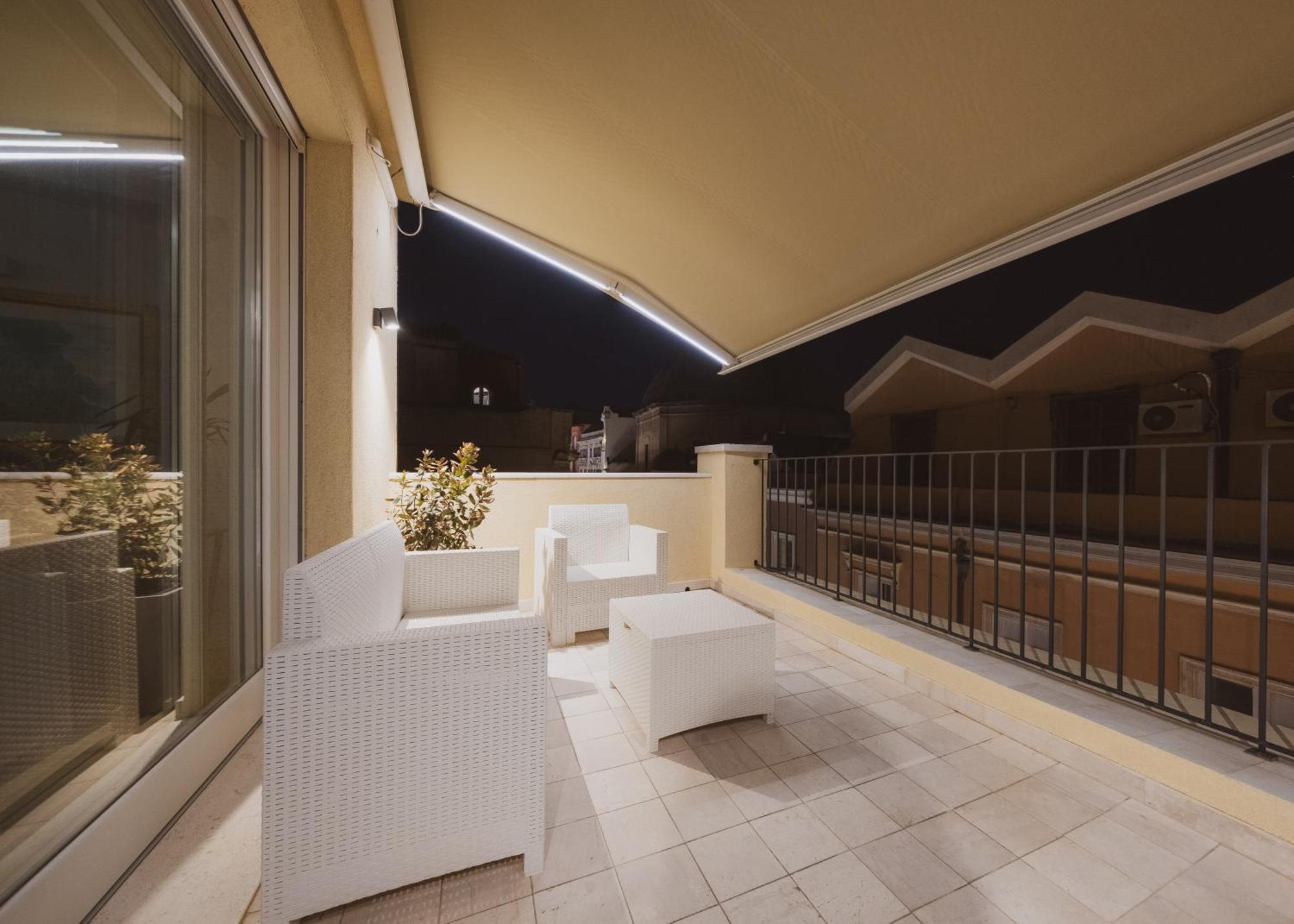 Luxury Suite La Terrazza In Pieno Centro In Cagliari Bagian luar foto