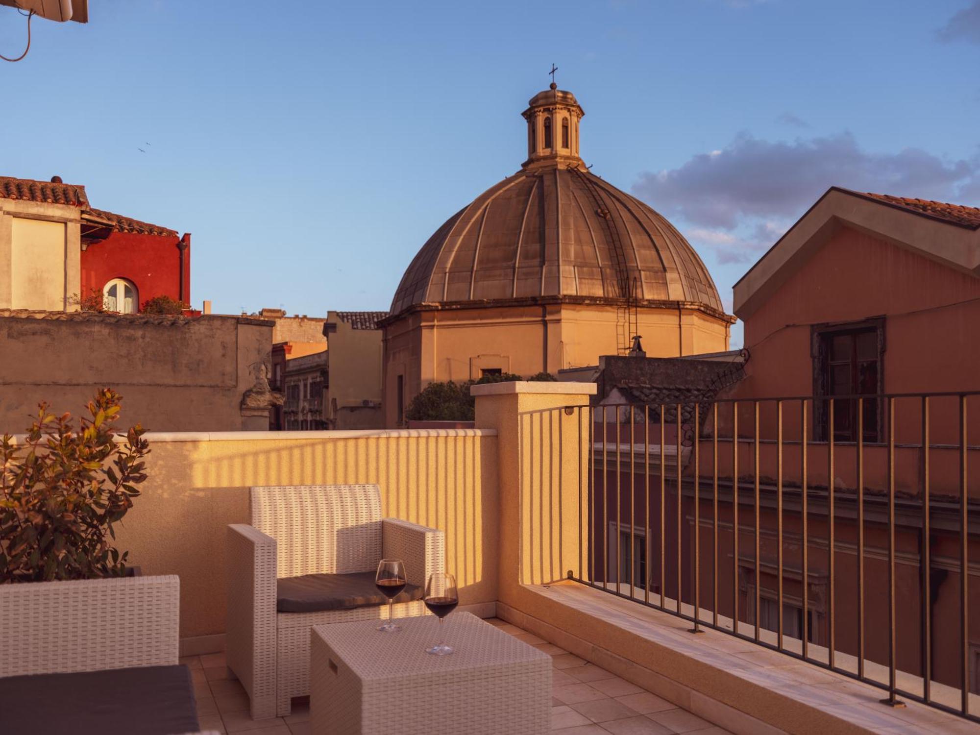 Luxury Suite La Terrazza In Pieno Centro In Cagliari Bagian luar foto